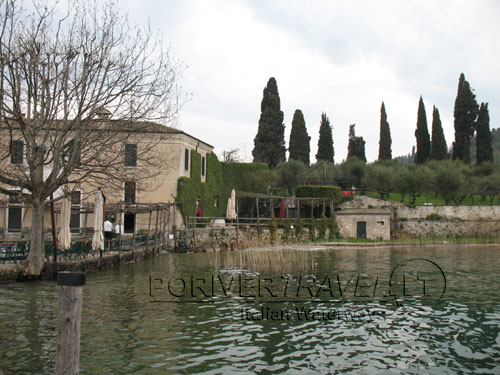 Ristorante con parco sul lago